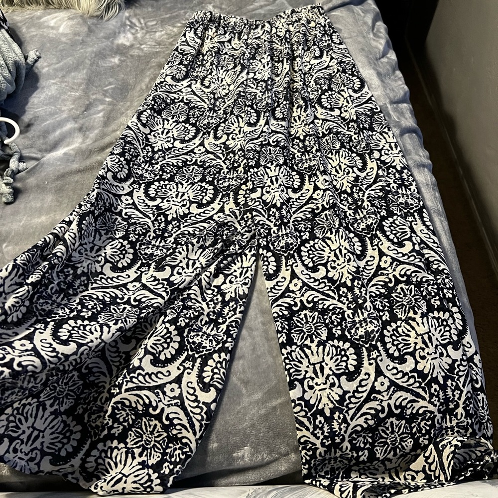 Blue and white summertime pants 🦋💙🐬👖🌀